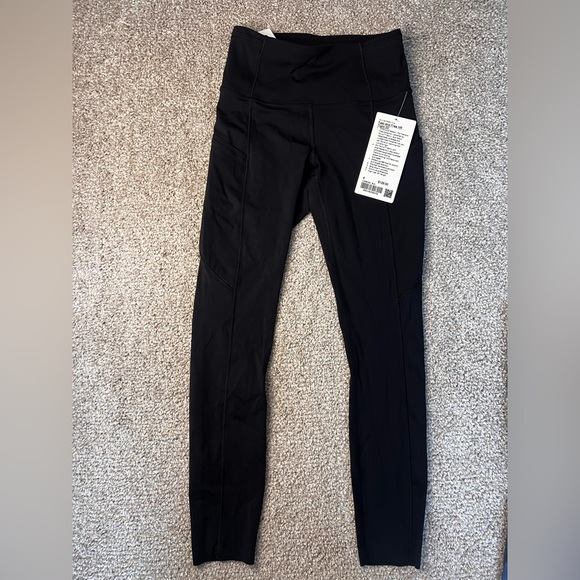 lululemon women’s Black Leggings - NEW - Fast and Free 25” tight- size 4 - Picture 4 of 4